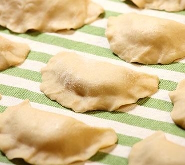 oferta świeżo przygotowanych pierogów skierowana jest do sklepów spożywczych oraz punktów gastronomicznych